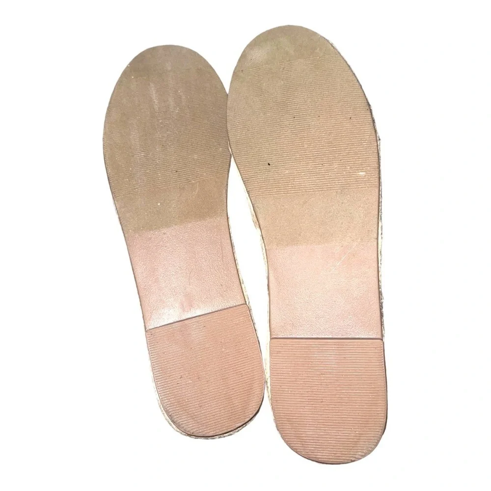 ▶️ Wanted ◀️ Slip on espadrille with subtle sparkle!